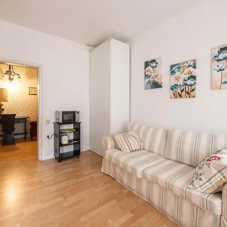 Busacchi, By Short Holidays Apartament Bolonia